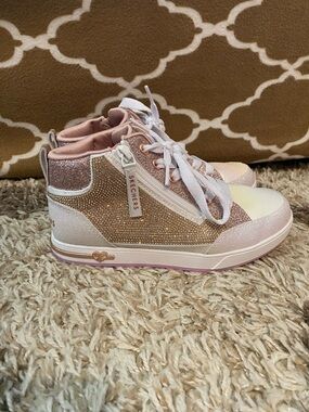 Girls Skechers Shout Outs